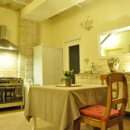 Bed And Breakfast Piazza Mercato-3