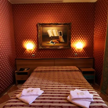 Hotel Hollywood-3