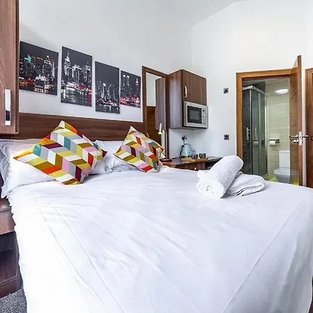 205 Earls Court Rooms-3
