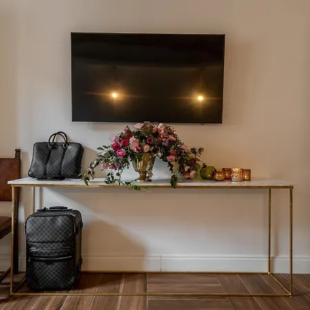 Rome Central Business Rooms-2