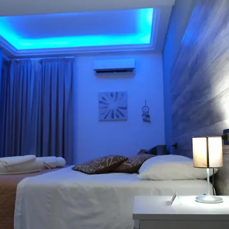 Royalty Rooms & Spa-2