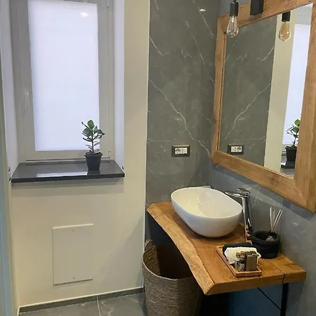 Aurora Luxury Rooms Affittacamere-3