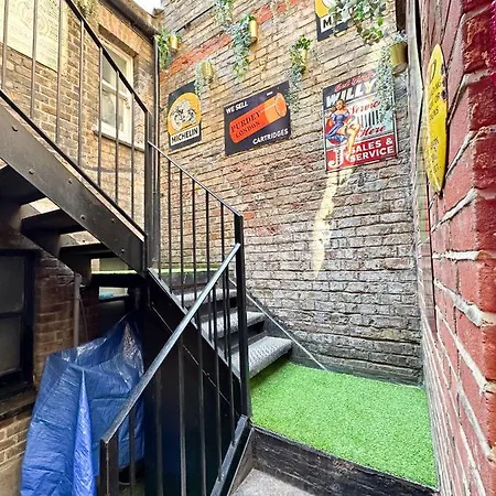 Pink Door Guesthouse-3