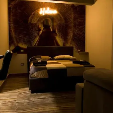 Suite Napoli Sotterranea con Jacuzzi-3