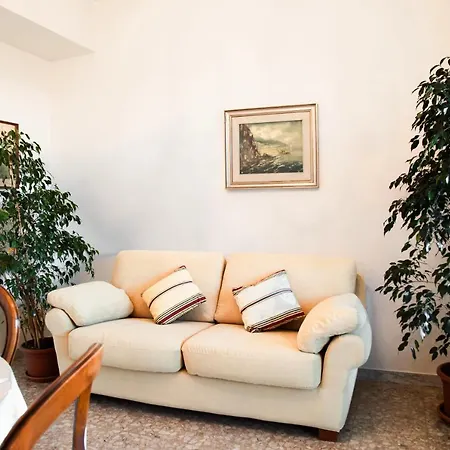 Aurelia Loris House-2