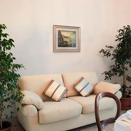 Aurelia Loris House-3