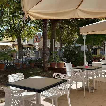 Hotel Gadames - Lunch On The Beach-3