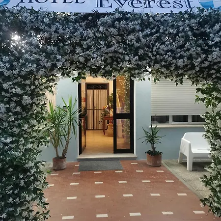 Everest Hotel-3