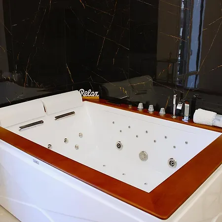 Incentro Elegant Rooms-2