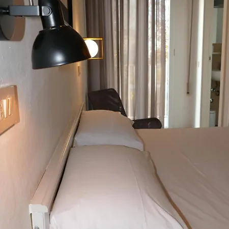Hotel Spring-2