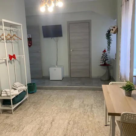 Neapolis Center2-3
