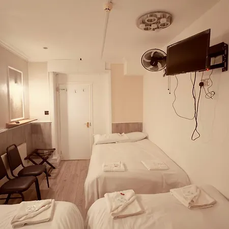 Warwick Road Rooms-3