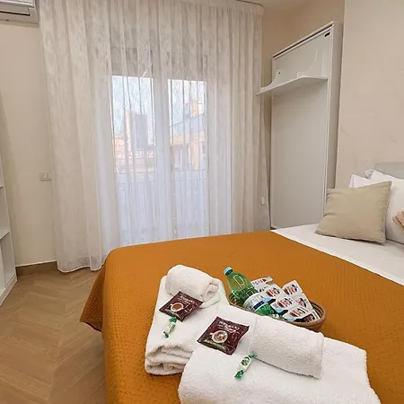 Max Fox Suite-2