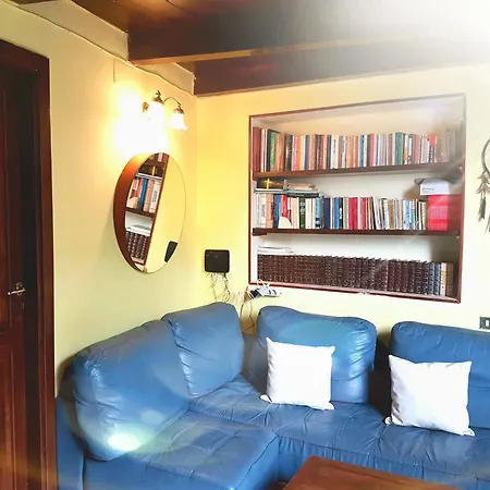 Goldencube Guest House-2