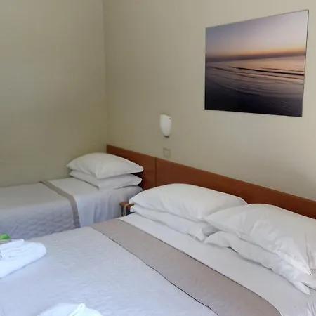 Hotel President-2