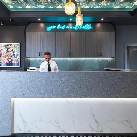 Brit Hotels Earls Court-3