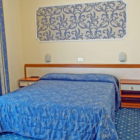 Hotel River fronte mare con piscina-2