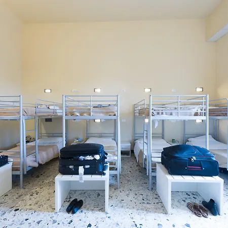 Hostel 7 Santi-3