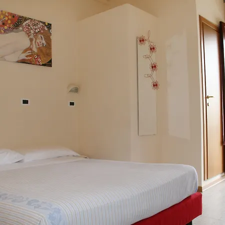 Hotel Jolie-2