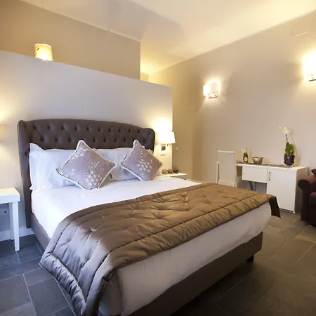 Chic&Town Luxury Rooms Piazza di Spagna-2