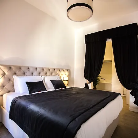 Chic&Town Luxury Rooms Piazza di Spagna-3