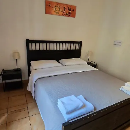 Meltin' Rome Guest House-3
