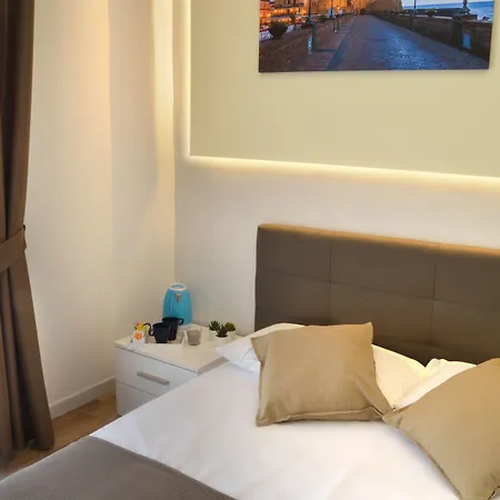 Naples Gateway Rooms-3