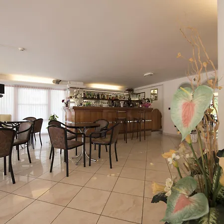 Hotel Seven-3