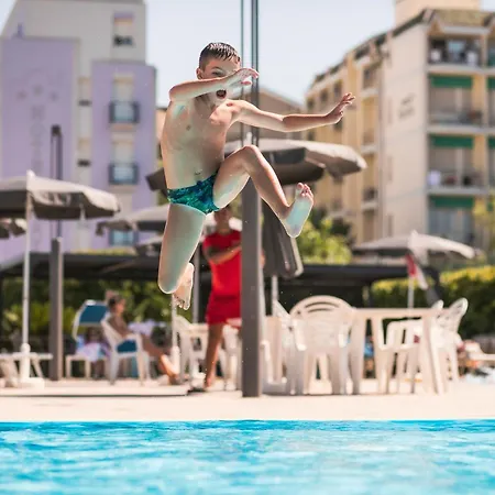 Hotel Baya - in centro, sul mare-3