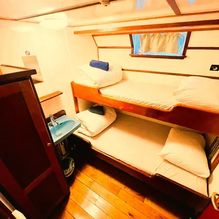 Amsterdam Hotelboat-3