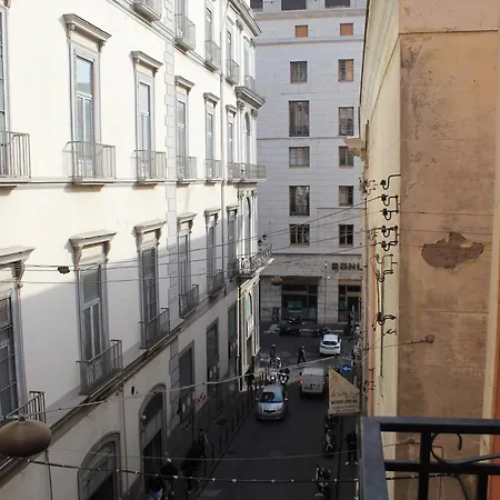 BlackWoody Contemporary Rooms - Napoli Centro Storico Via Toledo-2