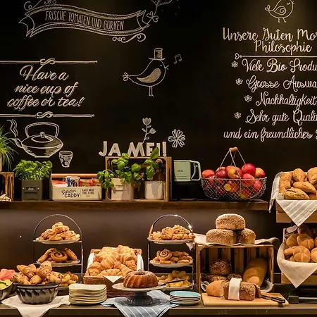 Motel One Amsterdam-Waterlooplein-3