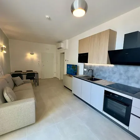 Palms Beach Pesaro Residence-3