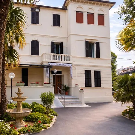 Hotel Villa Pina - vicino al mare con giardino e parcheggio-3