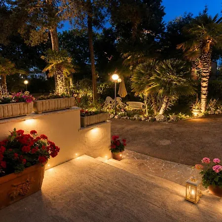 Hotel Villa Pina - vicino al mare con giardino e parcheggio-2