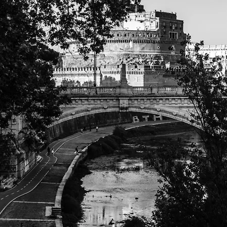 Suites 44 Via Cicerone - Modern Rooms - Guesthouse Close To Vaticano, San Pietro, Castel Sant'Angelo-3