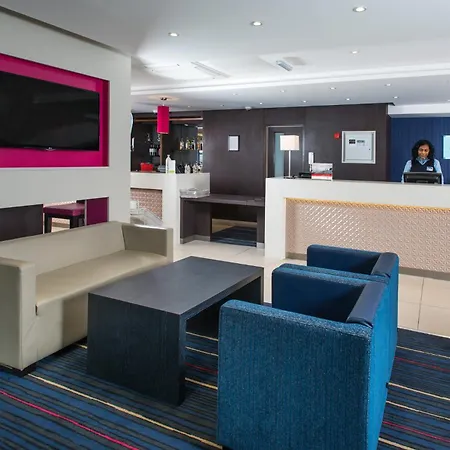 Holiday Inn Express London - Wandsworth By Ihg-2