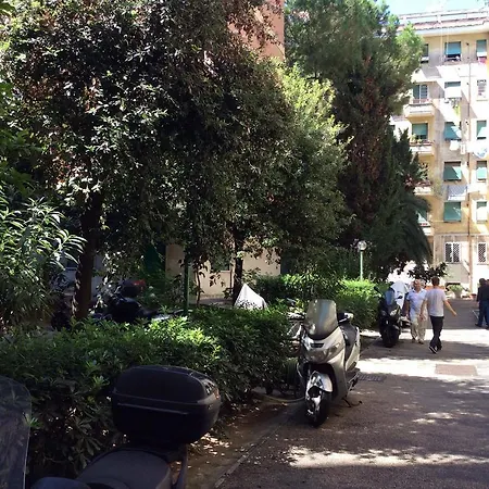 Whatshouse Roma-3