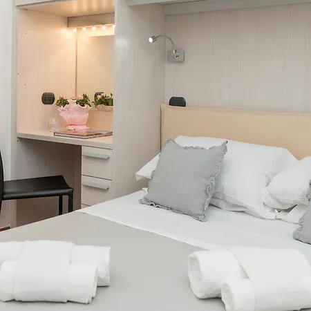 Andenis Luxury House-2