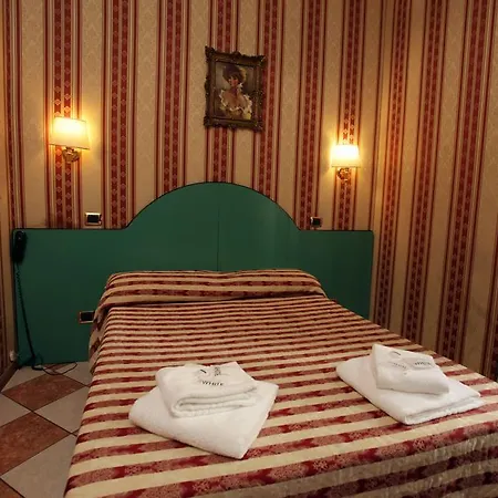 Hotel Hollywood-2
