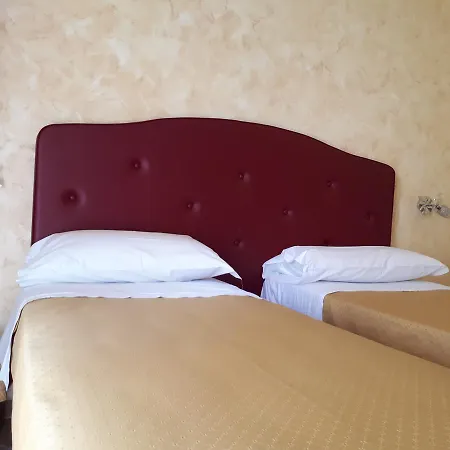 Clodio Rooms-3