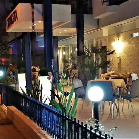 Hotel Canasta-3