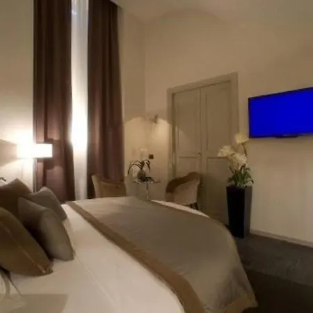 Piazza Del Gesu' Luxury Suites-3