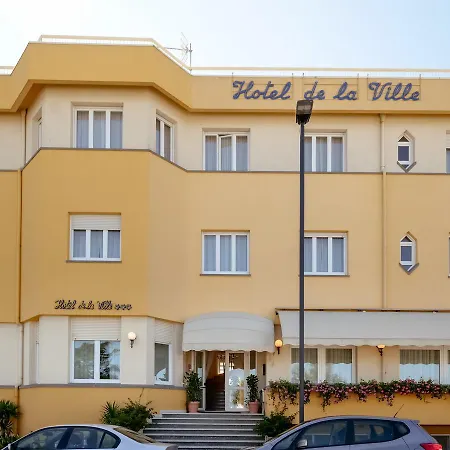 Hotel De La Ville-3