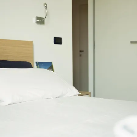 Room In Roma Isole-2