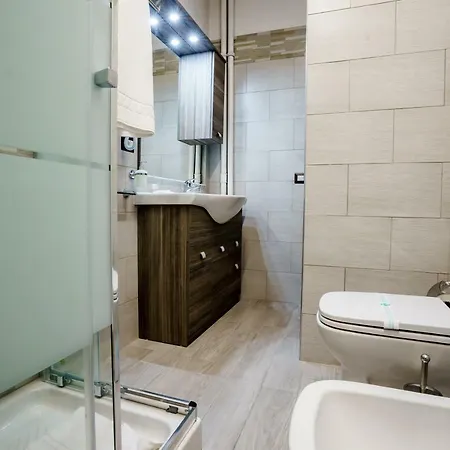Noemi'S Rooms Guest House-3
