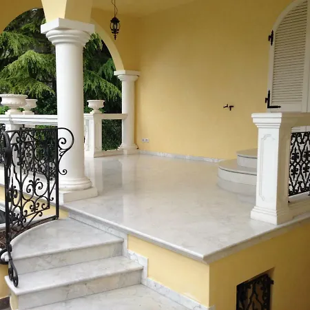 Stefano'S House-2