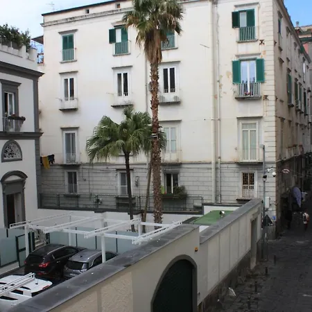 Residence Appartamenti Santa Teresa a Chiaia-3