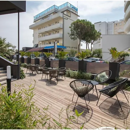 Hotel Caraibi - Breakfast Until 11-00&Dinner-Mirabilandia Partner-3