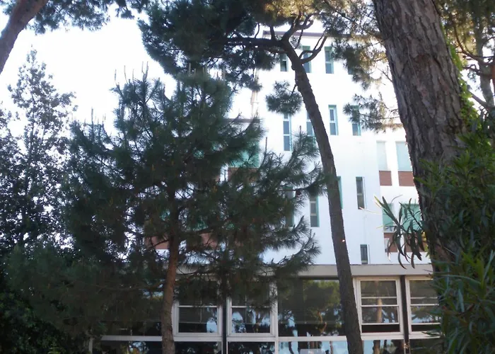 Hotel EconomiciB&B Promenade Simple Con Piscina